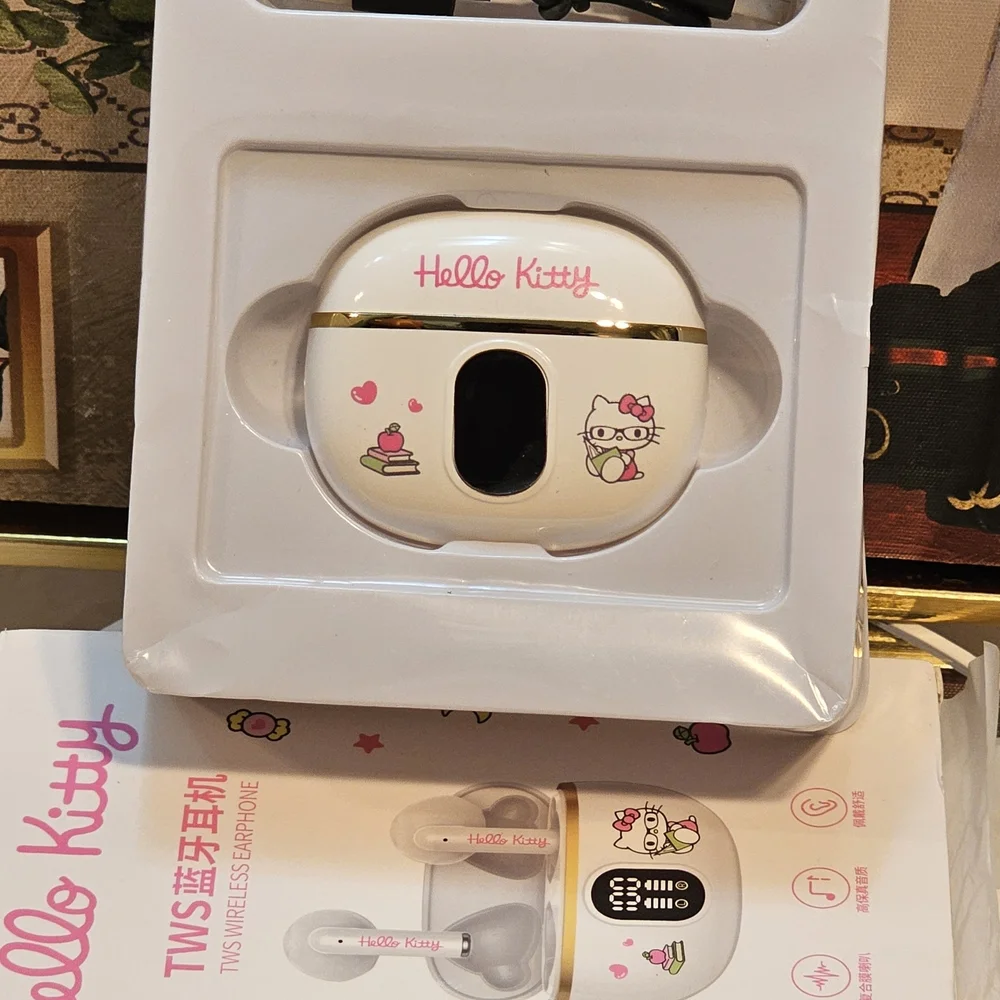 G329 Sanrio Hello Kitty Licensed Wireless Bluetooth Earphones, (NIB)